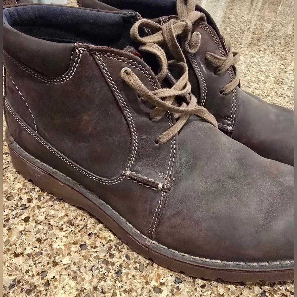Clarks bottom preowned